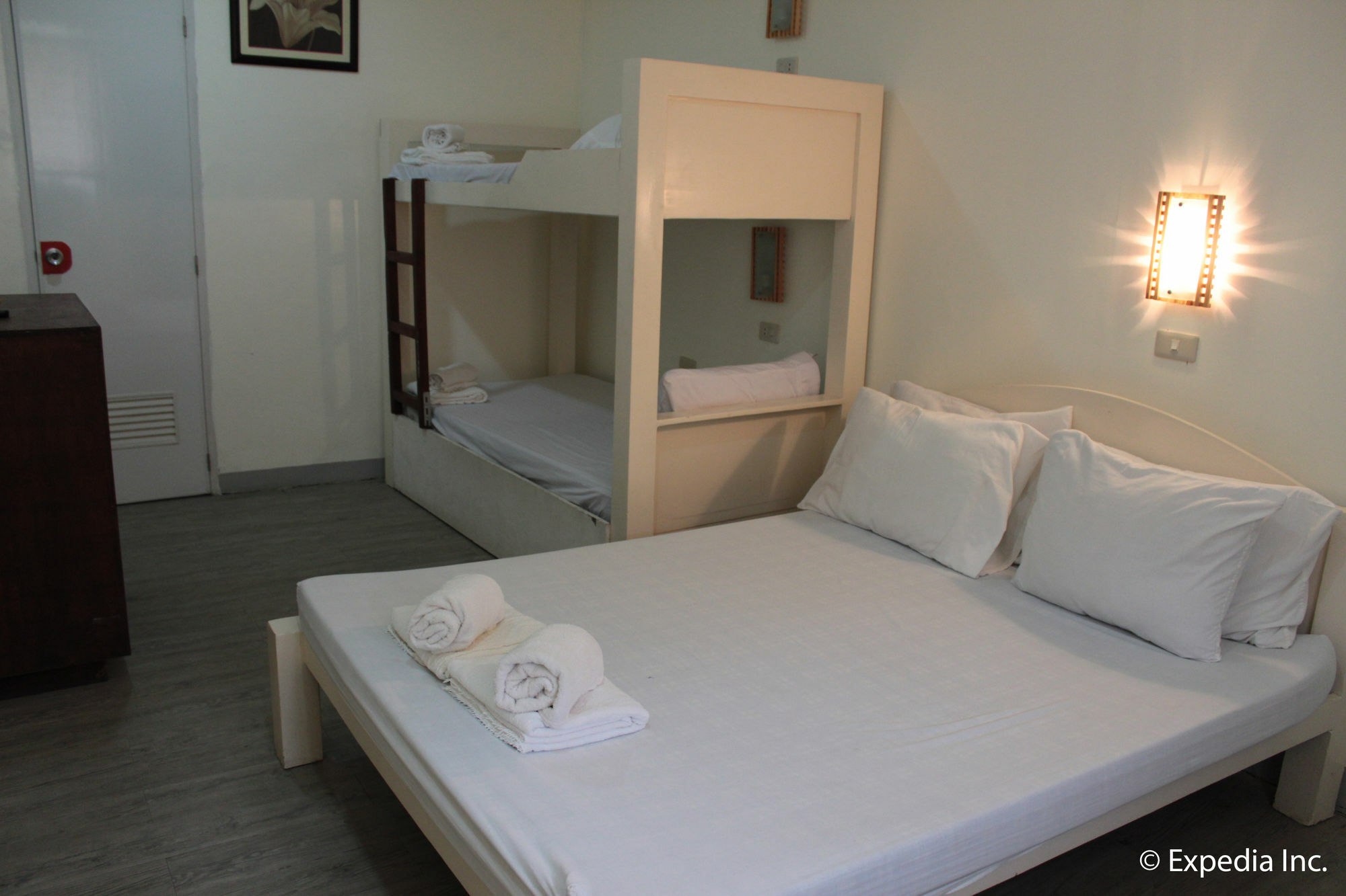 Готель Reddoorz Plus Near Vigan Convention Center Екстер'єр фото